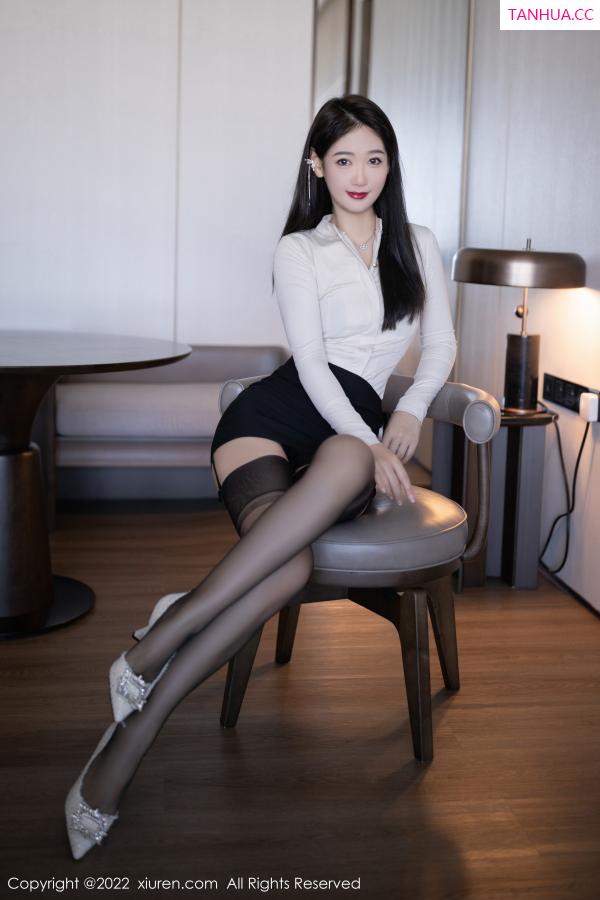 [XiuRen]高清写真图 2022.12.12 No.5986 唐安琪 短裙美腿